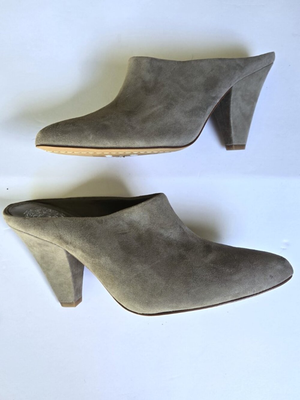 New VINCE CAMUTO Selerte Taupe Suede Mules Heels Shoes 7.5